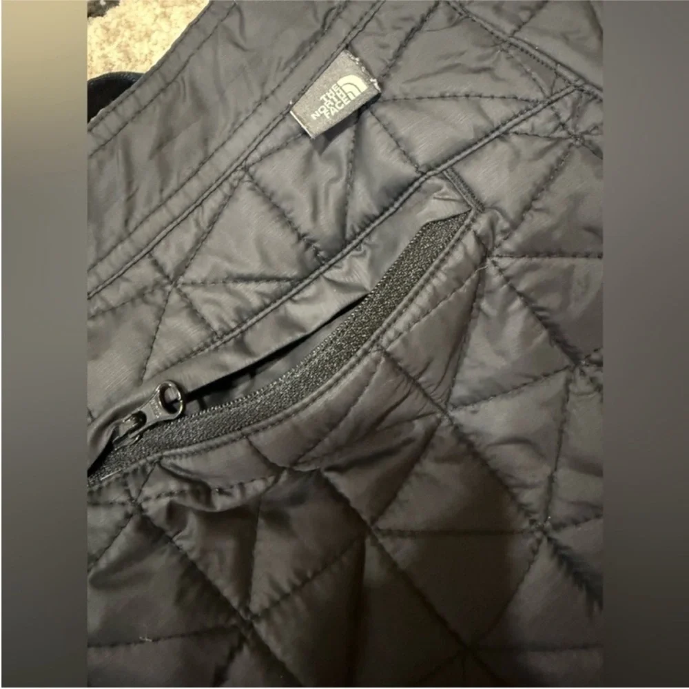 The North Face Quilted Mini Skirt in Black - Picture 3 of 6